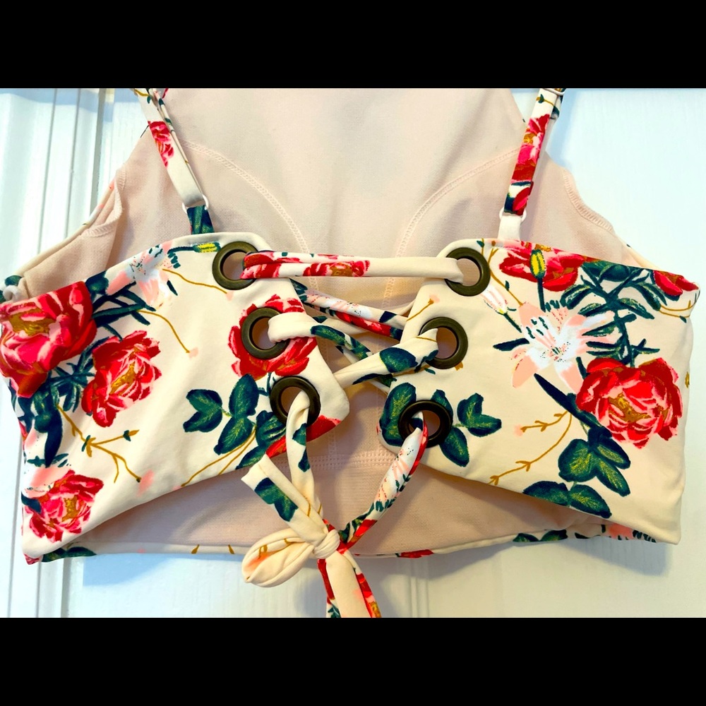 Small Roxy Floral Crop - Picture 3 of 4